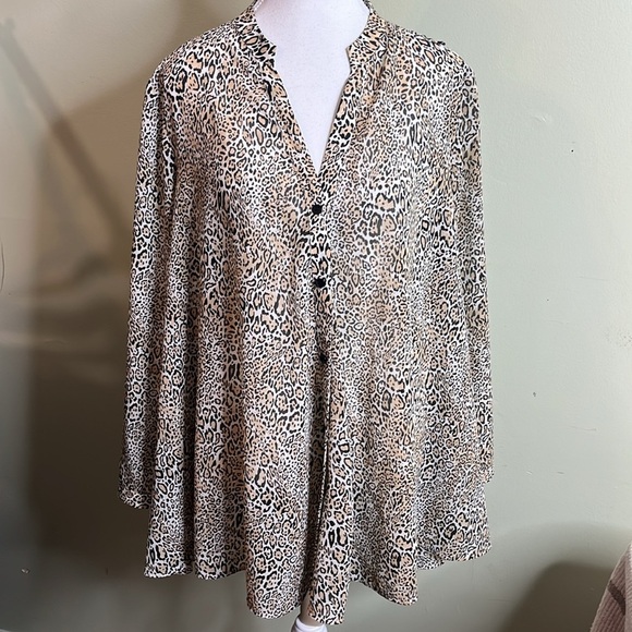 Chico's cheetah print flowy lightweight button down long sleeve Blouse,size 8/10 - Picture 1 of 15